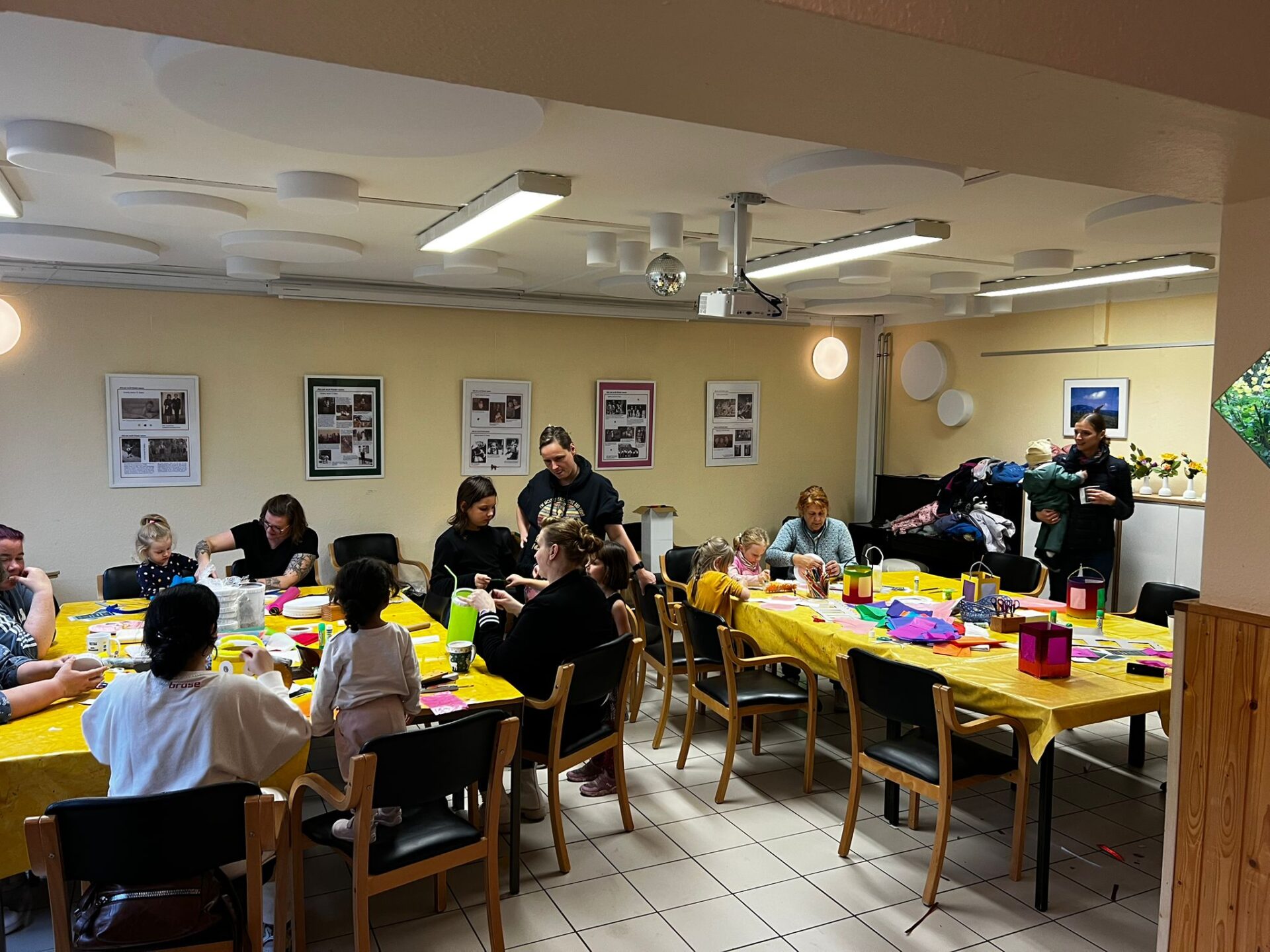 Laternenbasteln mit „Kiek in“